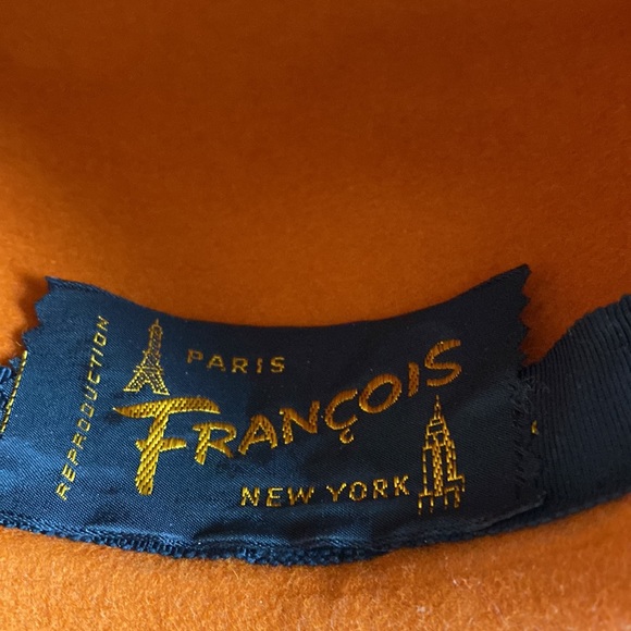 1969 Miss Eileen USA orange wool woman’s hat with feathers in original hat box - Picture 6 of 14